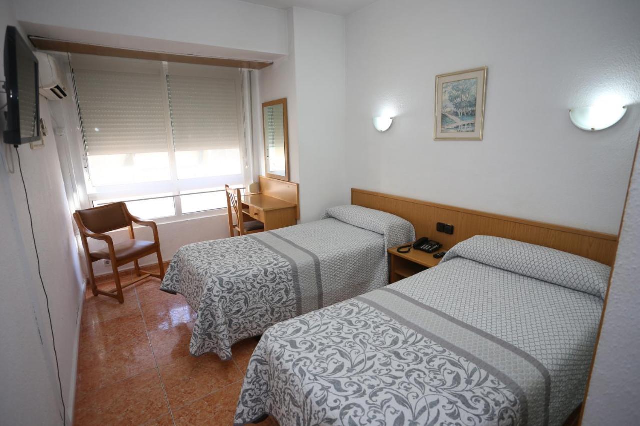 Hotel Cervantes อาลิกันเต ภายนอก รูปภาพ