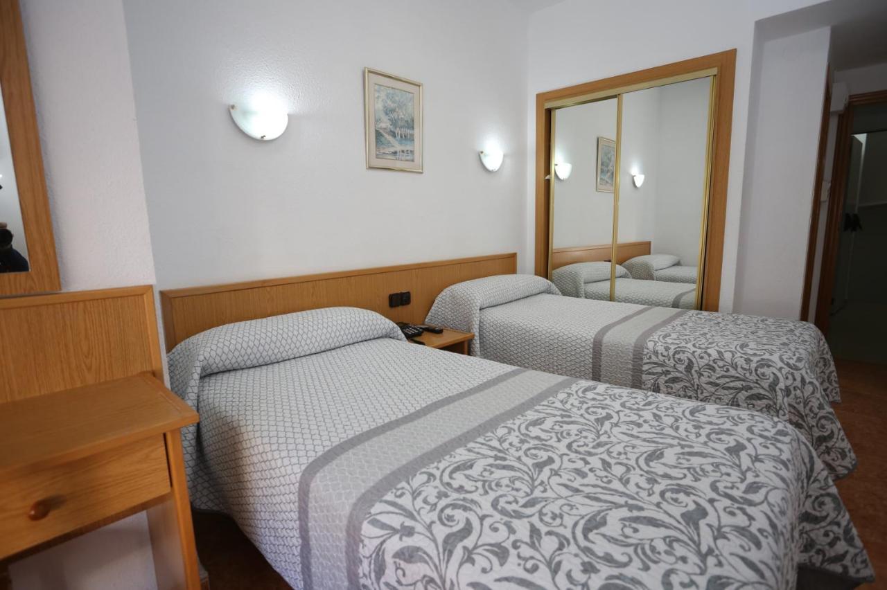 Hotel Cervantes อาลิกันเต ภายนอก รูปภาพ