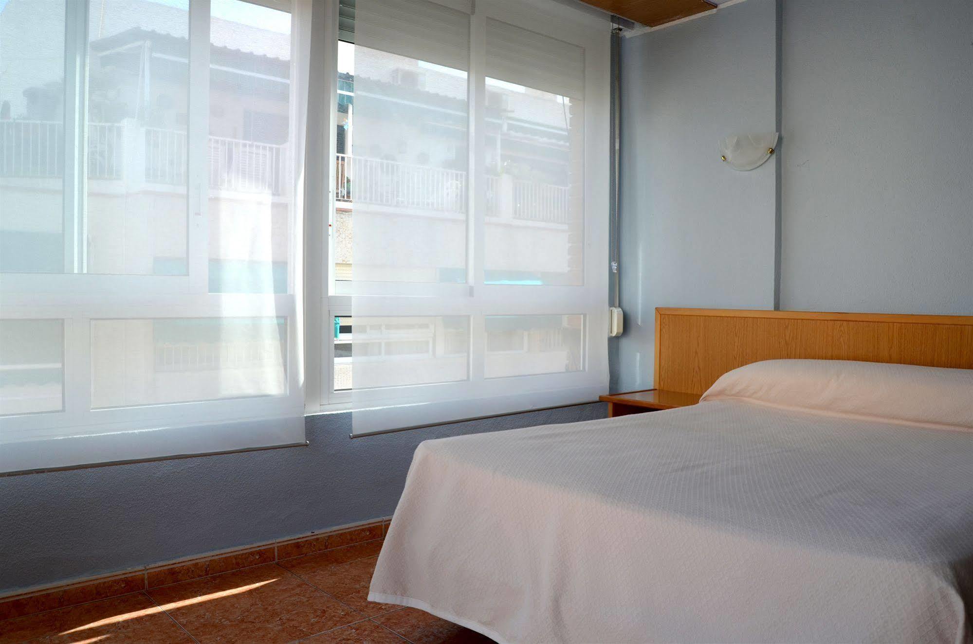 Hotel Cervantes อาลิกันเต ภายนอก รูปภาพ