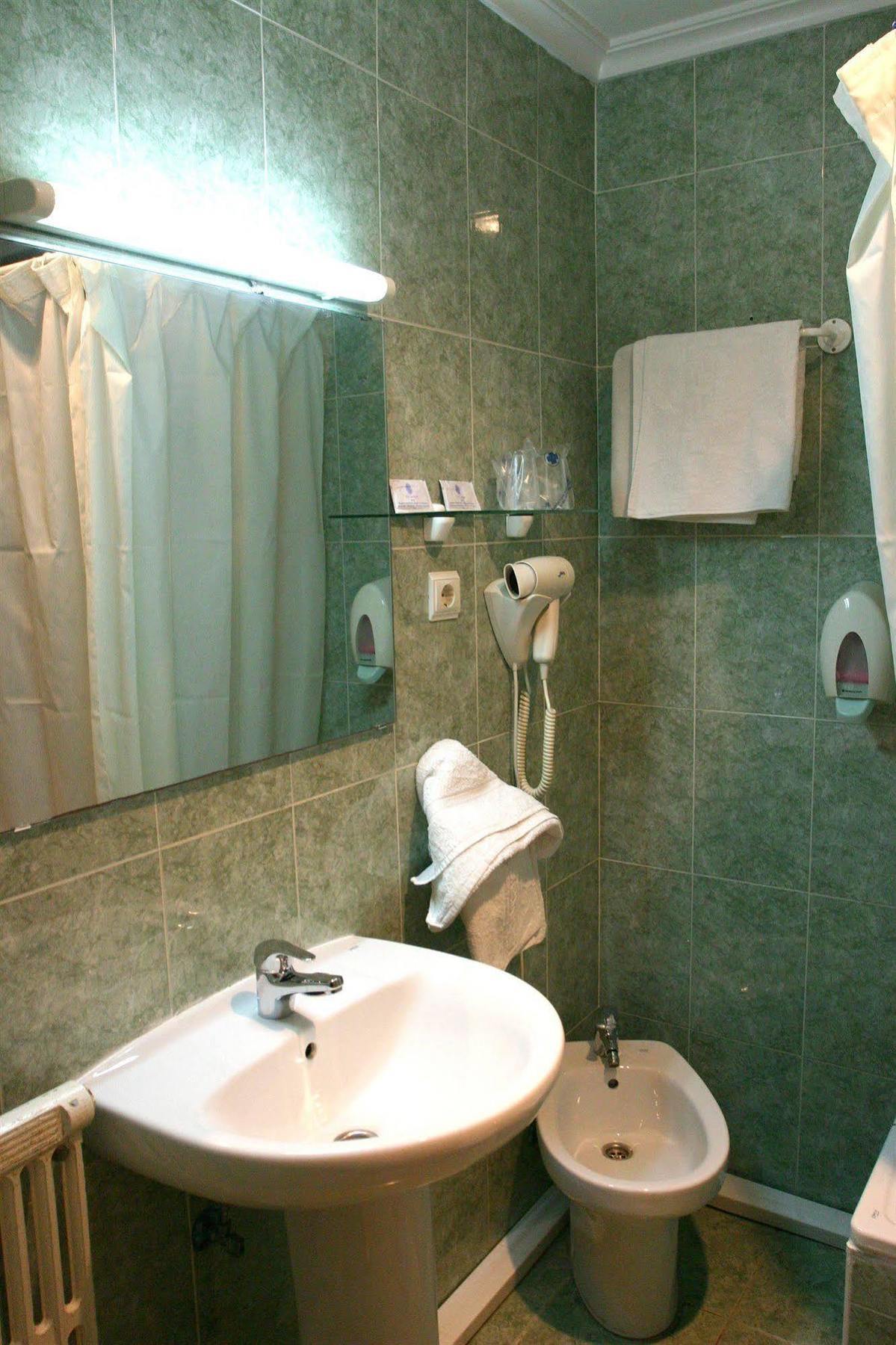 Hotel Cervantes อาลิกันเต ภายนอก รูปภาพ