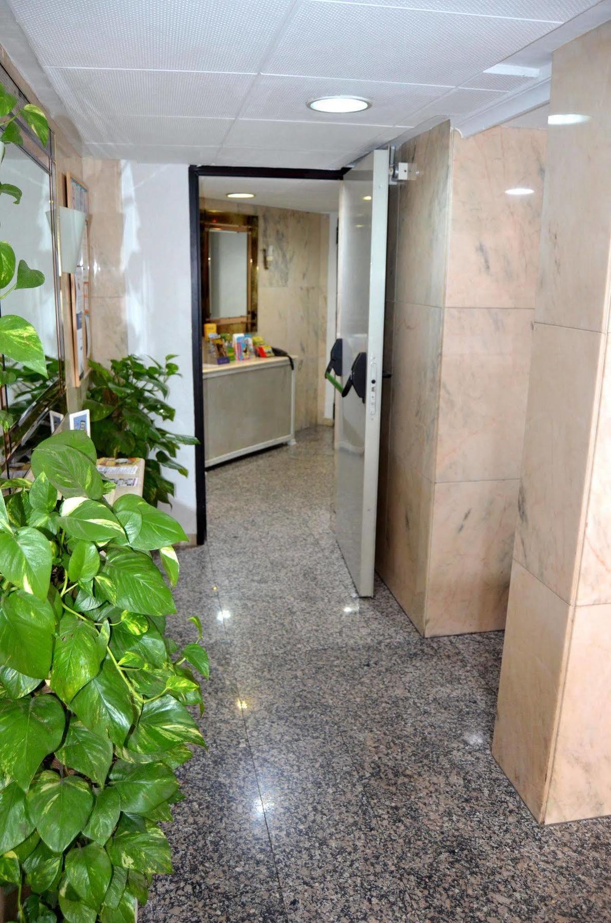 Hotel Cervantes อาลิกันเต ภายนอก รูปภาพ